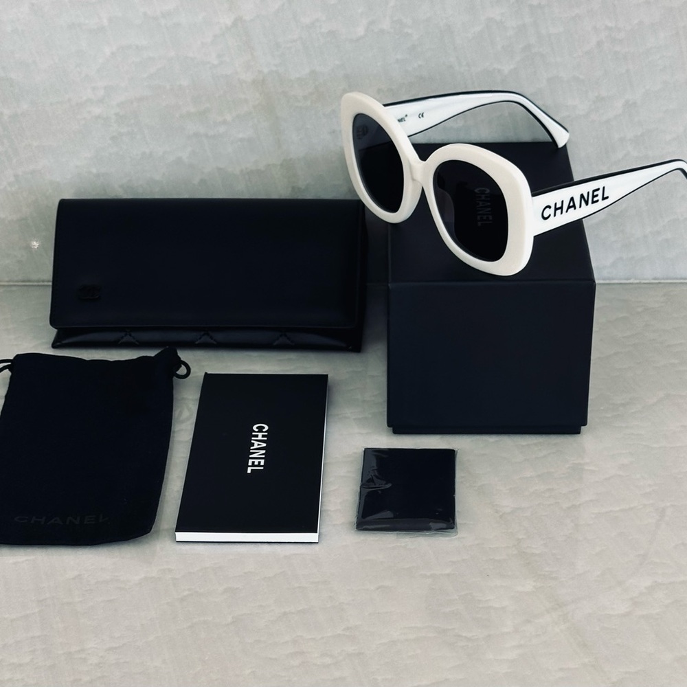 CHANEL Black and White Sunglasses 71414A White Rare - Picture 11 of 11